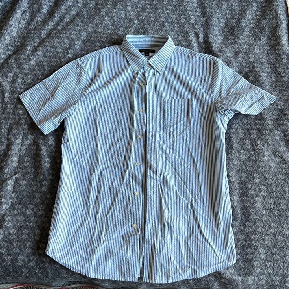 Banana Republic short sleeve seersucker button up size Medium Tall